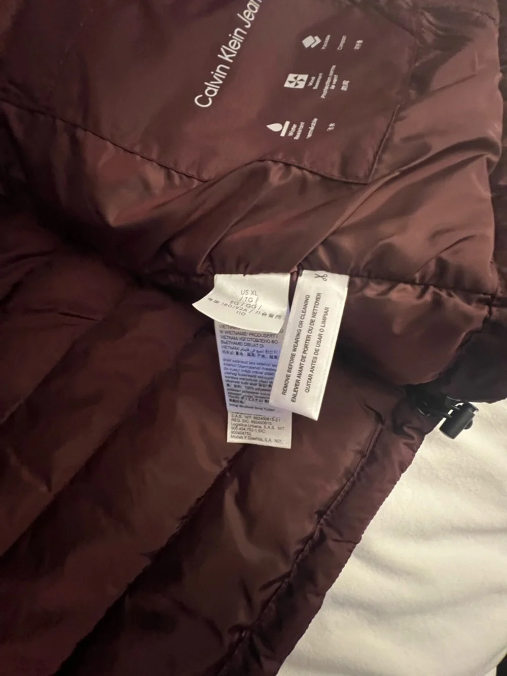 Calvin Klein Quilted Hooded Puffer Jacket - Deep Burgundy Packable travel - Picture 4 of 11